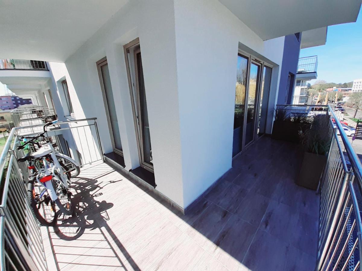 Apartament Kapitanski Mostek 17A Z Widokiem Na Port I Latarnie Morska Oraz Garazem Lägenhet Kołobrzeg Exteriör bild