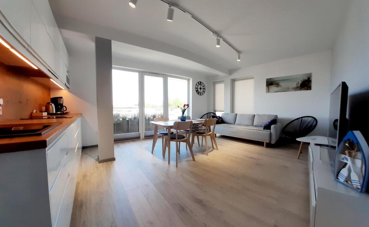 Apartament Kapitanski Mostek 17A Z Widokiem Na Port I Latarnie Morska Oraz Garazem Lägenhet Kołobrzeg Exteriör bild